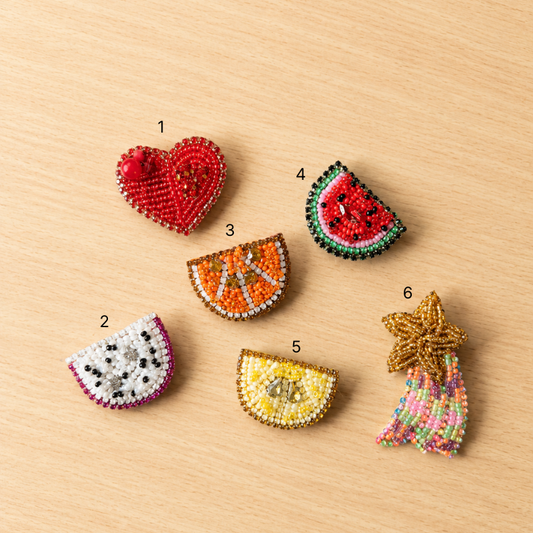 Broche bordado a mano XS